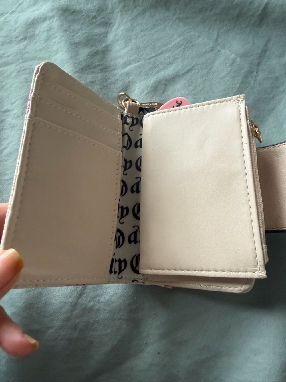 Juicy Couture Pink & Cream Strawberry Print Wallet NWT - Picture 4 of 9